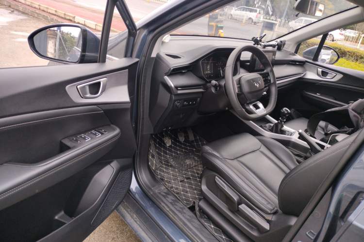 Used Wuling Jiachen 2022 1.5T Manual Comfort & Dynamic Version
