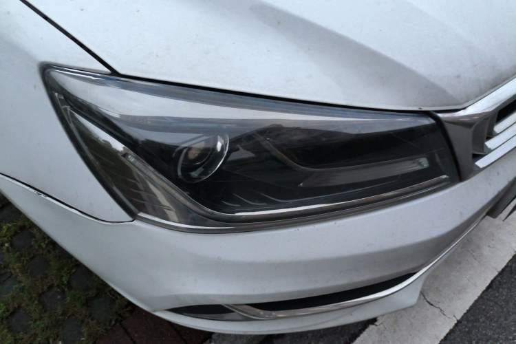 Used Geely Auto Emgrand 2019 Leading Edition 1.5L CVT Luxury Model China VI Standard Right Front Headlight