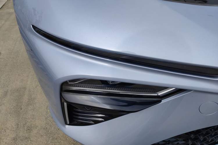 Used NETA S 2024 Pure Electric 520km Rear-Drive Lite Version Right Front Headlight