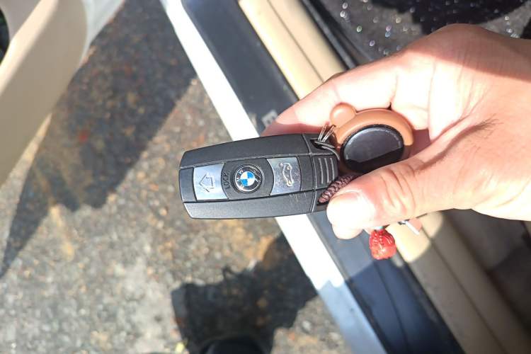 Used BMW 3 Series 2010 320i Sport Edition Vehicle Key
