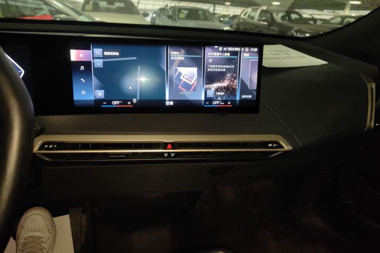 Used BMW iX 2022 xDrive40 Audio And AC Panel