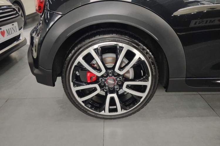 Used MINI JCW 2023 Facelift 2.0T JOHN COOPER WORKS ALL-IN Right Rear Wheel Hub