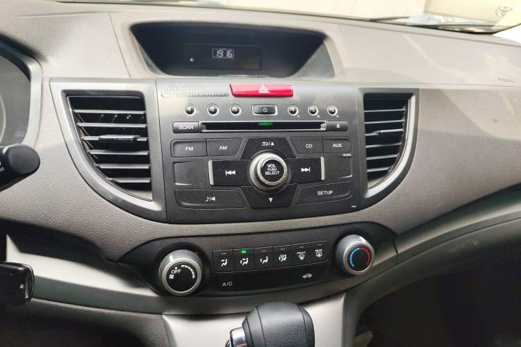 Used Honda CR-V 2012 2.0L two-wheel drive urban version Audio And AC Panel