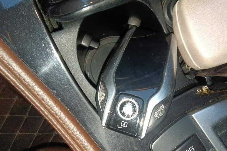 Used BMW 5 Series 2014 520Li Elegant Model
