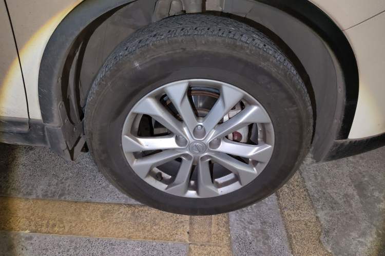 Used Nissan X-Trail 2014 2.0L CVT Comfort Edition 2WD Right Front Wheel Hub