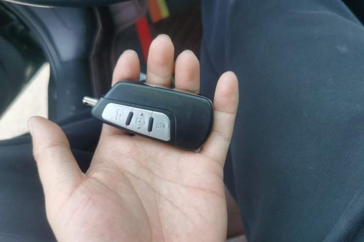 Used Bestune B90 2014 1.8T Automatic Luxury Model Vehicle Key