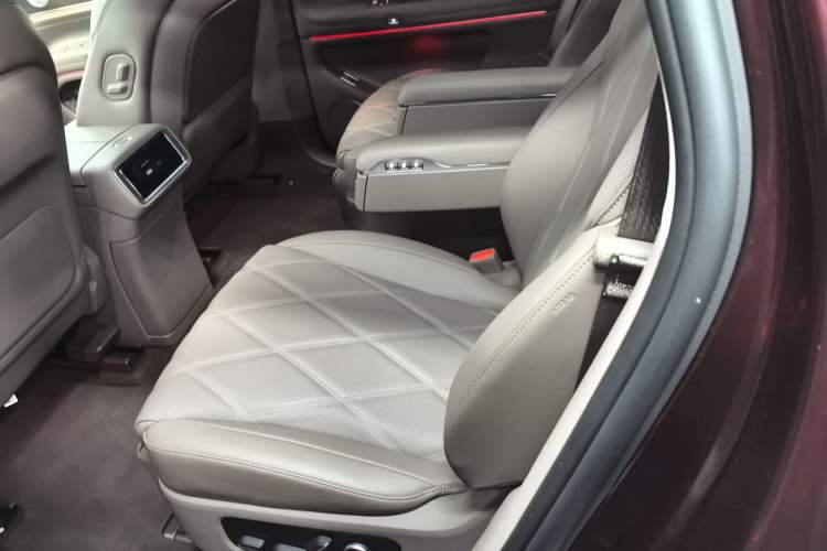 Used Hima AITO M9 2025 Extended-Range Max Version 52 kWh 6-Seater Edition Left Rear Seat