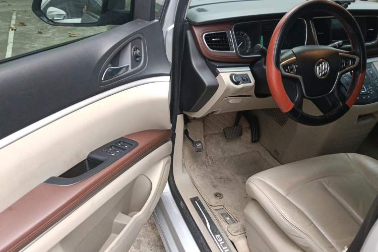 Used Buick GL8 2017 25S Prestige Version China V Standard Driver Seat