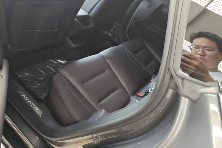 Used Avatr 06 2025 Ultra Pure Electric Edition Left Rear Seat