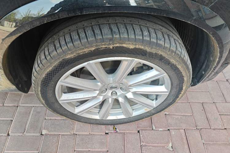 Used Volvo XC90 2017 T6 Prestige 7-Seater Right Front Wheel Hub