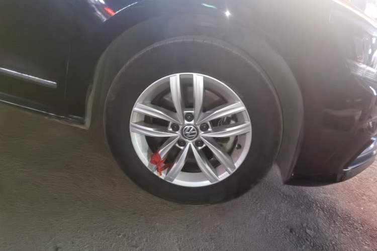 Used Volkswagen Passat 2016 330TSI DSG Luxury Edition Right Front Wheel Hub