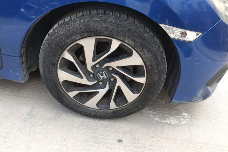 Used Honda Civic 2016 220TURBO CVT Luxury Edition Right Front Wheel Hub