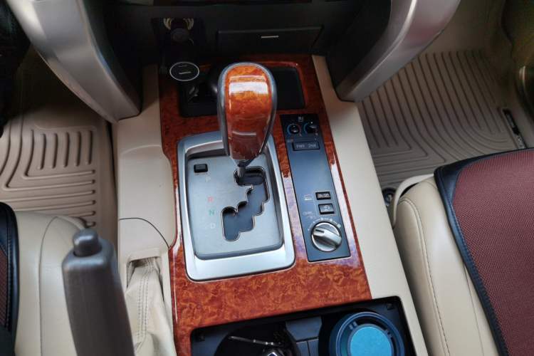 Used Toyota Land Cruiser 2012 4.6L Automatic VX-R Gear Lever
