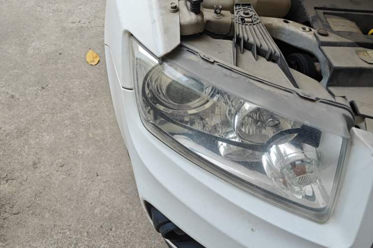 Used Jeep Compass 2013 2.4L four-wheel drive urban version Right Front Headlight