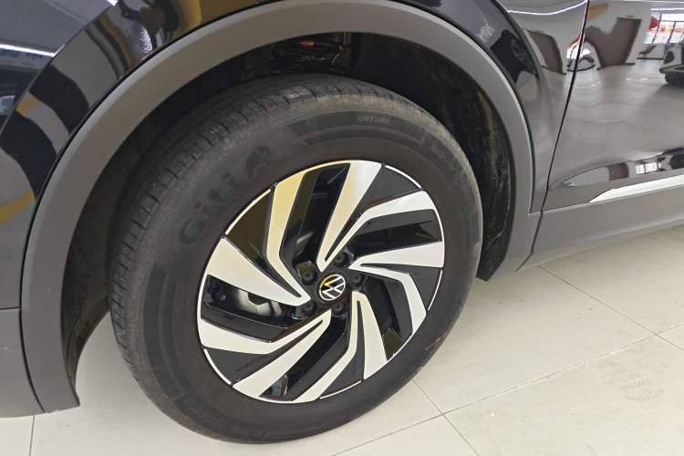 Used Volkswagen Tiguan L 2025 Model, Outstanding Version, 300TSI Automatic Two-Wheel Drive Longteng Edition
