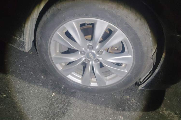 Used Infiniti M Series 2011 M25 Luxury Model Right Front Wheel Hub