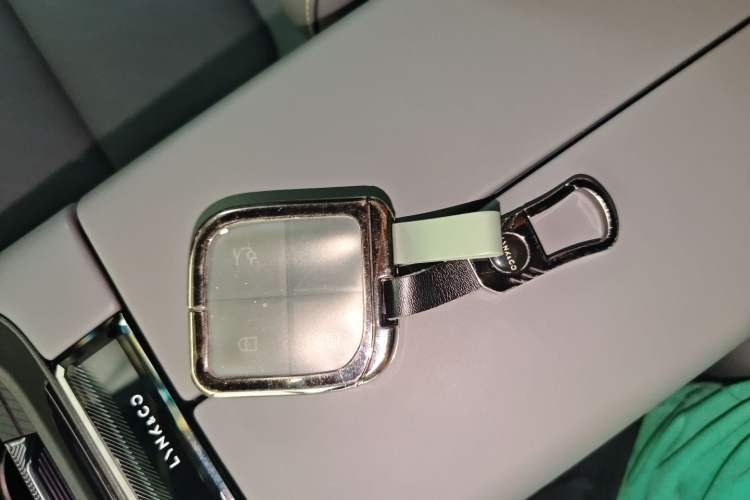 Used Lynk & Co 08 EM-P 2023 220km All-Wheel-Drive Performance Halo Interior 1