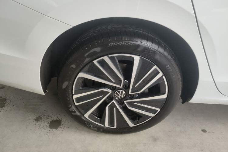 Used Volkswagen Lavida 2026 Pro 300TSI Starry Zhi Yi Edition Right Rear Wheel Hub