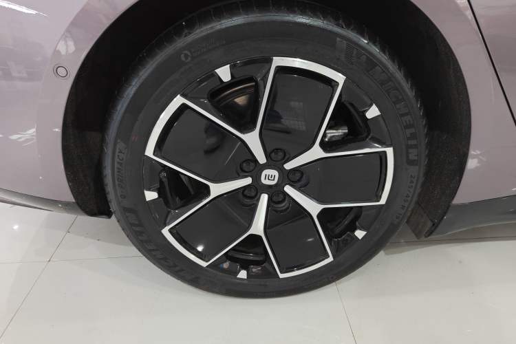 Used Xiaomi Auto SU7 2024 Rear-Drive Long-Range Intelligent Driving Version Right Rear Wheel Hub