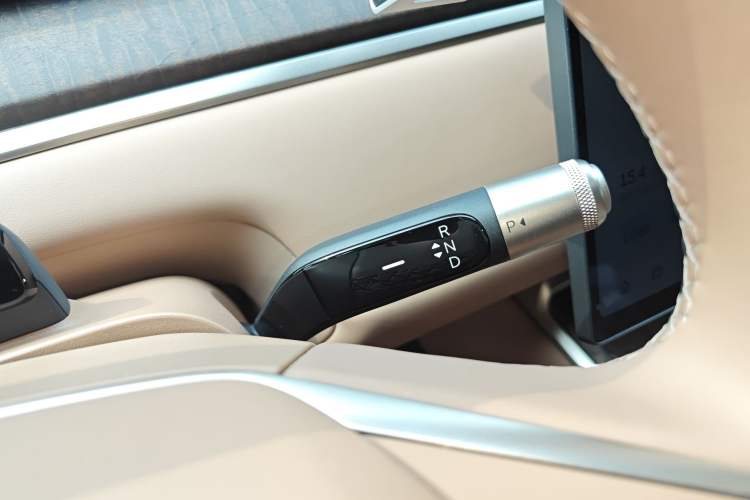 Used ONVO Luxeed L90 2025 Model—Ultra Six-Seater Version
