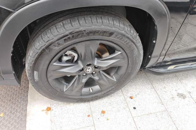 Used Toyota Highlander 2018 2.0T Four-Wheel Drive Knight Edition 7 Seats China VI Standard Left Front Wheel Hub