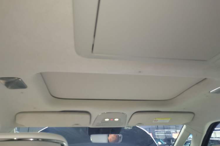 Used Volvo EM90 2025 Ultra Six-Seater
