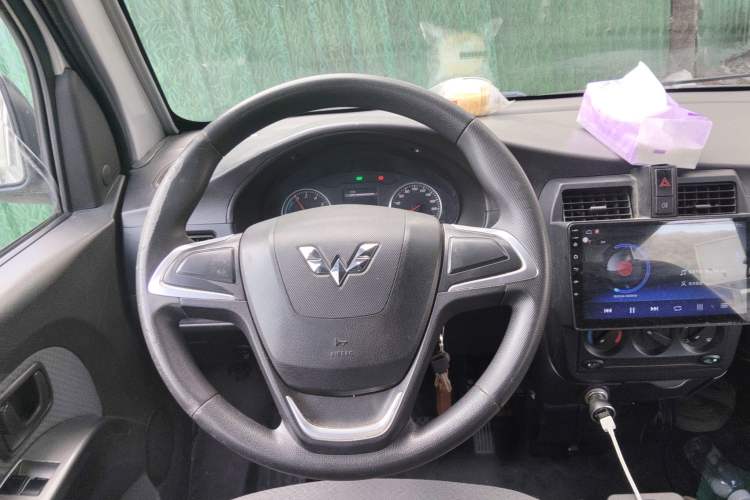 Used Wuling Rongguang EV 2020 Basic Version 7-Seater 300 km
