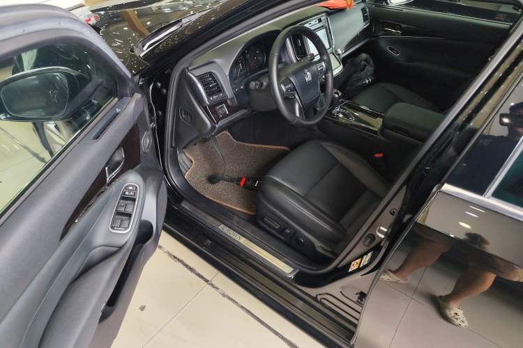 Used Toyota Crown 2015 2.0T Fashion Edition Driver Seat