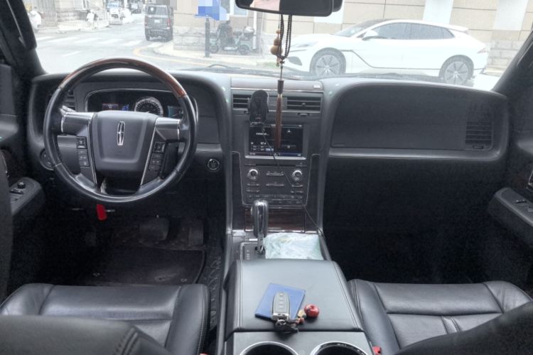 Used Lincoln Navigator 2016 3.5T AWD Center Console