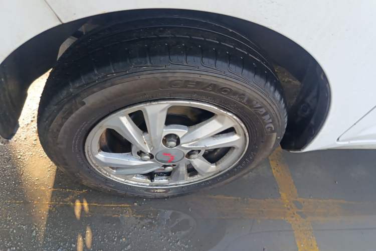 Used Wuling Hongguang MINIEV 2022 Zizai Version Lithium Iron Phosphate Left Front Wheel Hub