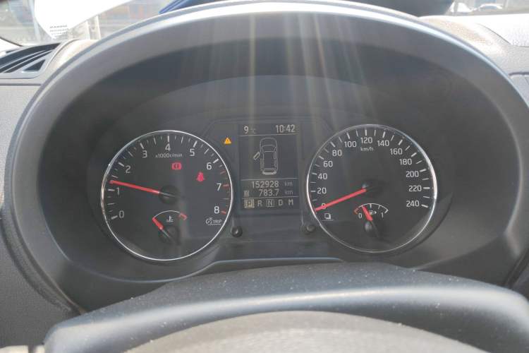 Used Dongfeng Fengdu MX6 2015 2.0L CVT Two-Wheel Drive All-Around Version