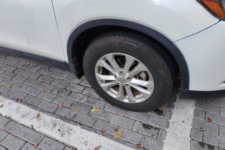 Used Nissan X-Trail 2014 2.5L CVT Leading Edition 4WD Right Front Wheel Hub