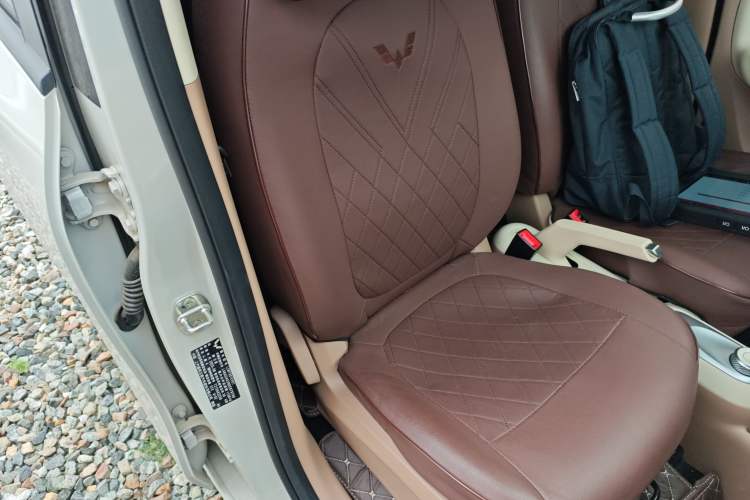 Used Wuling Hongguang MINIEV 2025 Four-Door Version Advanced Edition Right Front Seat