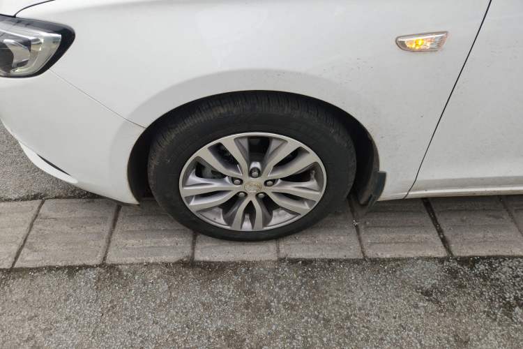 Used Buick GT 2021 1.3T Automatic Mild Hybrid Elite Version Left Front Wheel Hub