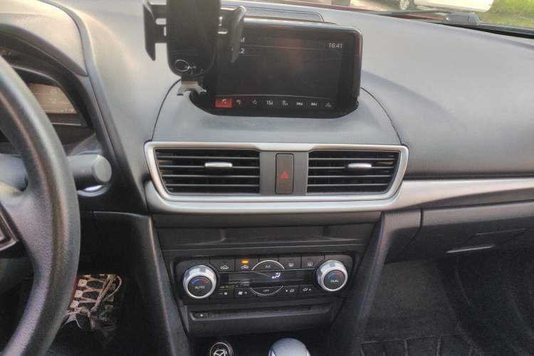 Used Mazda 3 Axela 2017 Sedan 1.5L Automatic Luxury Model Emission Standard China V Audio And AC Panel