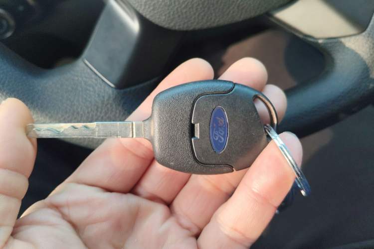 Used Ford Transit 2019 2.0T Diesel Multi-Purpose Commercial Vehicle Mid-Drive Mid-Roof 6-Seater China VI Standard
