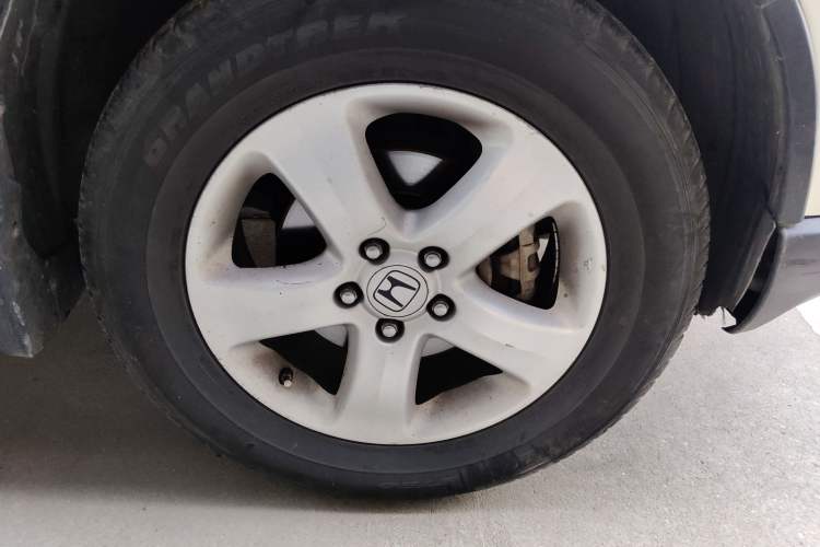 Used Honda CR-V 2010 2.0L automatic two-wheel drive urban version Right Front Wheel Hub