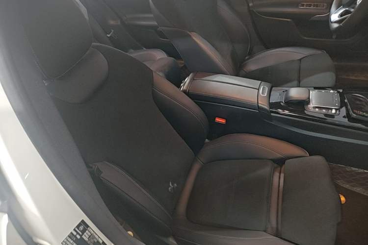 Used Mercedes-Benz A-Class 2022 Revised Version A 200 L Sport Sedan Fashionable Style
