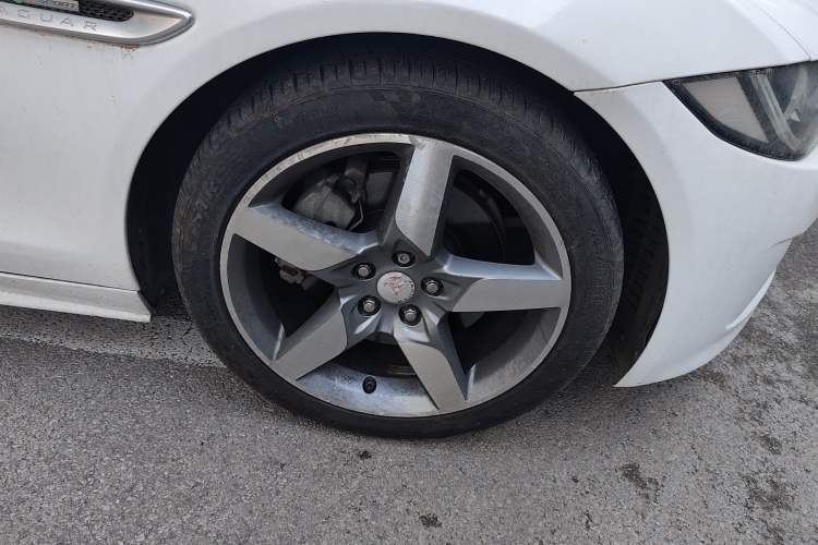 Used Jaguar XE 2015 2.0T 200 PS R-Sport Right Front Wheel Hub