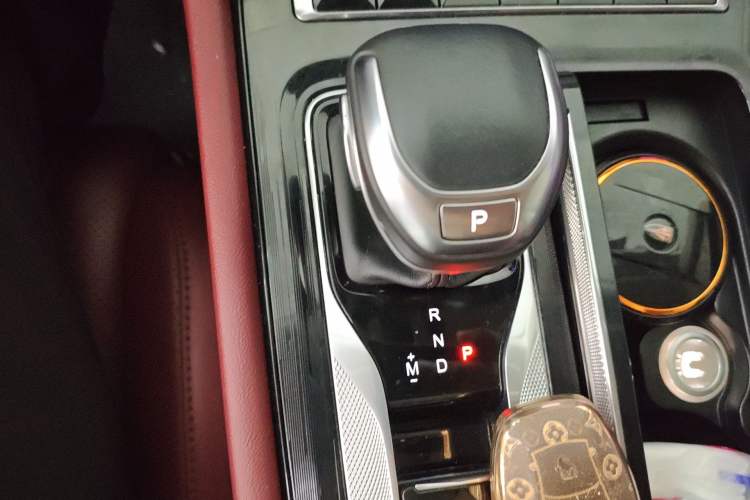 Used Hongqi H5 2023 2.0T Automatic Smart Connect Flagship Edition Gear Lever