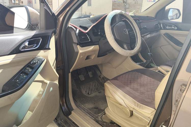 Used Baojun 730 2014 1.5L manual luxury trim 7 seats