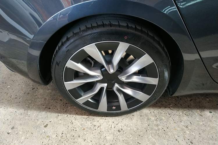 Used Tesla Model 3 2023 Long-Range All-Wheel-Drive Version