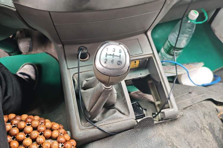 Used Jinbei Hiace 2011 2.0L 5th Generation Kuaiyunwang Standard Version 4G19 Gear Lever