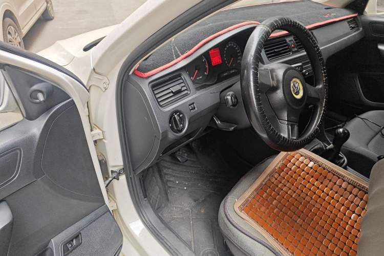 Used Volkswagen Santana 2015 1.6L Manual Fashion Edition