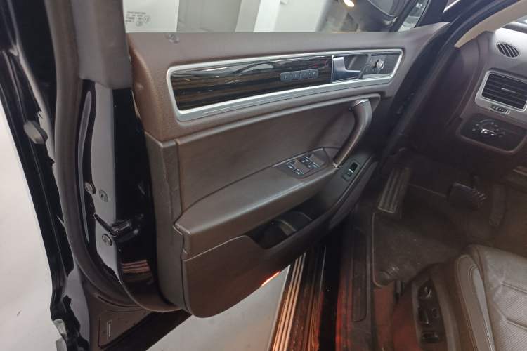 Used Volkswagen Touareg 2016 3.0 TSI High-End Version
