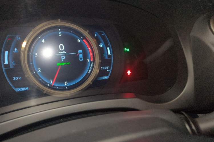 Used Lexus IS 2015 200t F SPORT Odometer Close Up