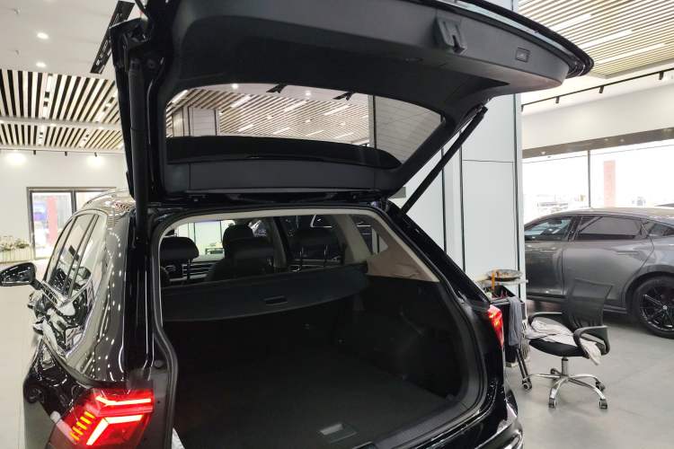 Used Volkswagen Tiguan L 2023 Restyled 330TSI Automatic Two-Wheel Drive R-Line Enhanced Comfort Version