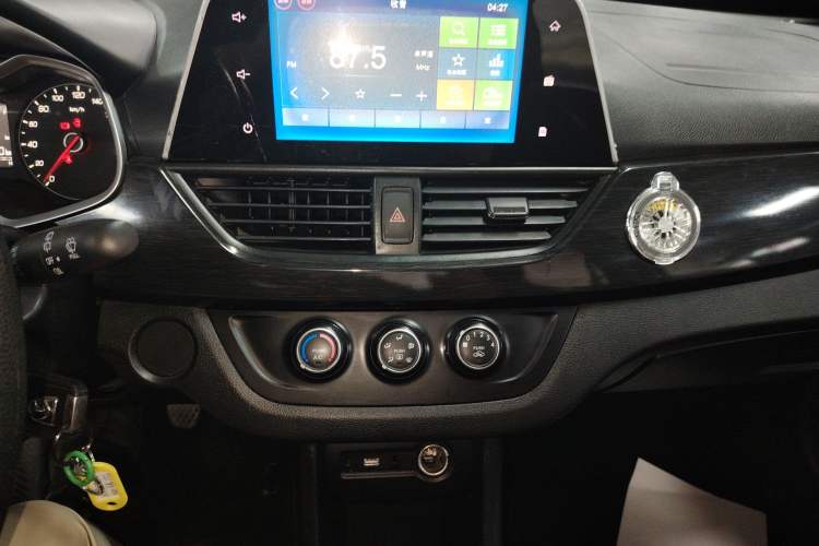 Used Baojun 310 2017 1.5L Manual Fashion Model Audio And AC Panel