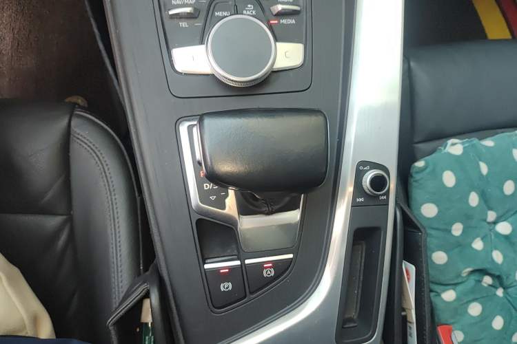 Used Audi A4L 2018 30th Anniversary Edition 40 TFSI Fashion Model
