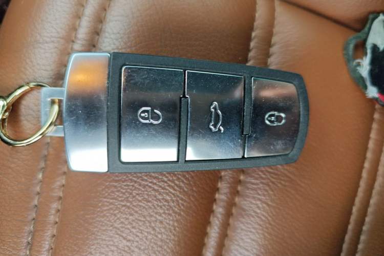 Used Volkswagen FAW-Volkswagen CC 2013 1.8TSI Luxury Model Vehicle Key